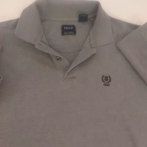 Men's Izod 100% silkwash cotton. Size medium.